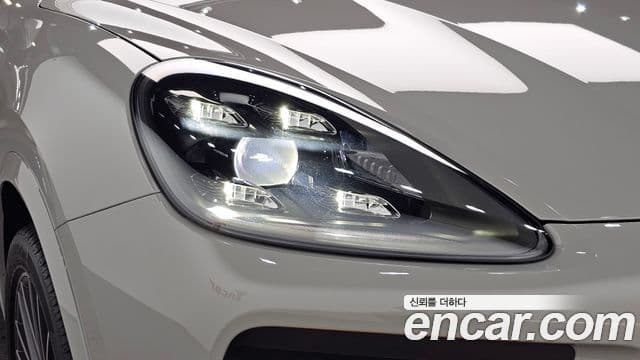 Porsche Cayenne 2022 — Şəkil 26/36