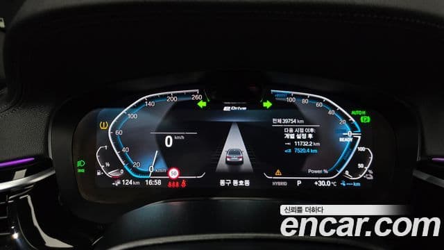 BMW 5 Series 2022 — ფოტო 8/20