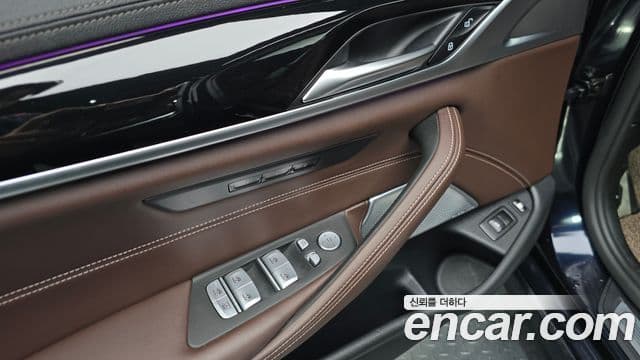 BMW 5 Series 2022 — ფოტო 15/20