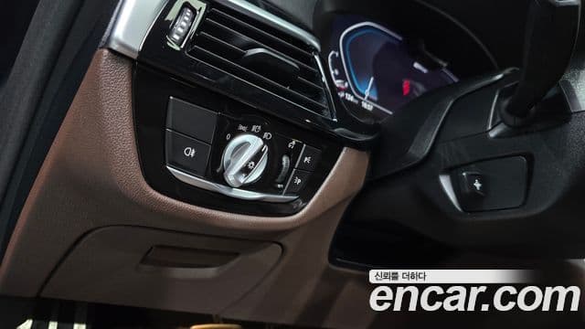 BMW 5 Series 2022 — ფოტო 16/20