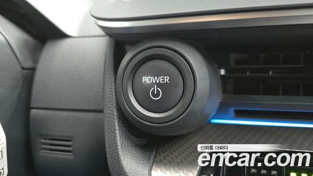 Toyota Prius 2024 — ფოტო 19/20