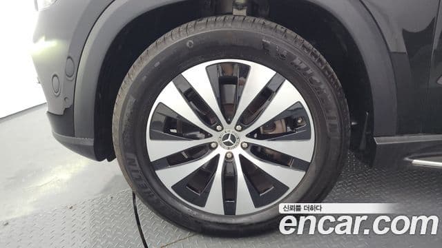 Mercedes-Benz GLE-Class 2024 — Photo 19/34