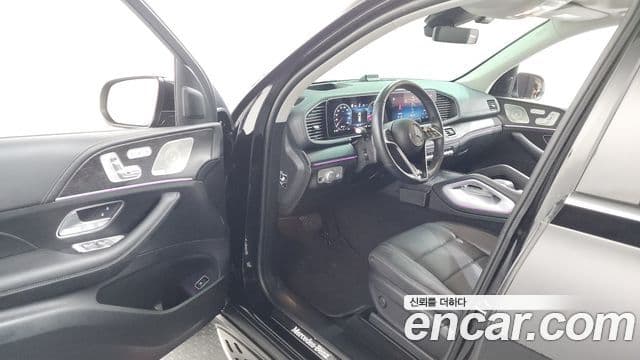 Mercedes-Benz GLE-Class 2024 — Photo 30/34