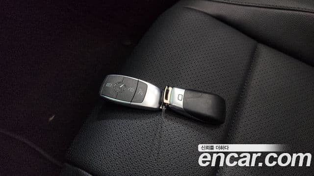Mercedes-Benz GLE-Class 2024 — Photo 1/34