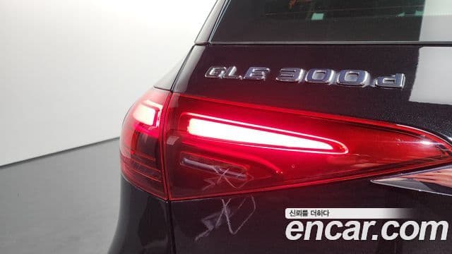 Mercedes-Benz GLE-Class 2024 — Photo 18/34