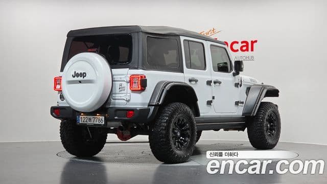 Jeep Wrangler 2020 — ფოტო 2/20