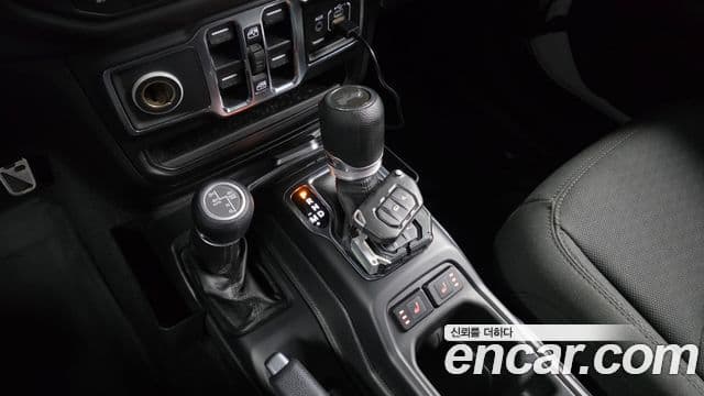 Jeep Wrangler 2020 — ფოტო 9/20