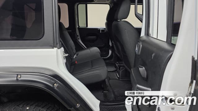 Jeep Wrangler 2020 — ფოტო 11/20