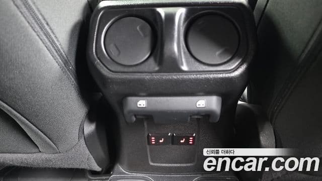 Jeep Wrangler 2020 — ფოტო 19/20