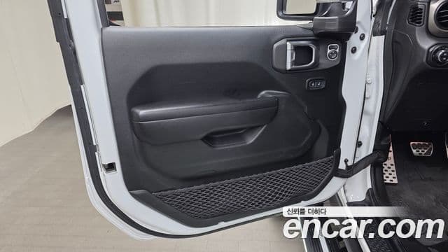 Jeep Wrangler 2020 — Şəkil 10/30