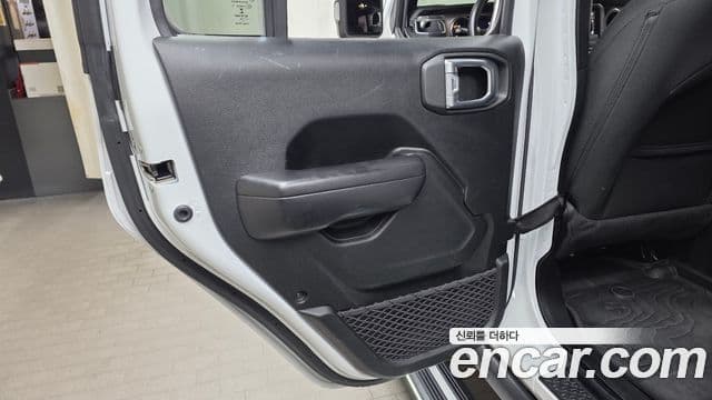 Jeep Wrangler 2020 — Şəkil 19/30