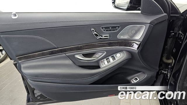 Mercedes-Benz S-Class 2019 — Photo 23/34