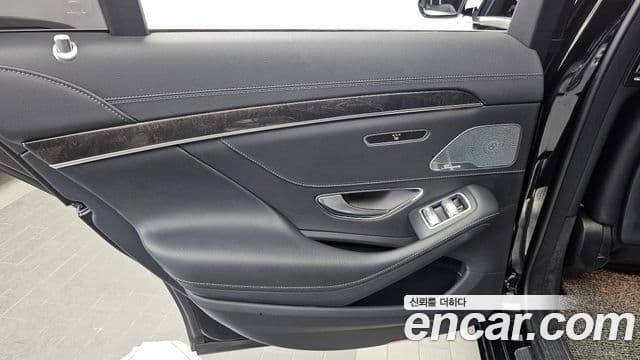 Mercedes-Benz S-Class 2019 — Photo 21/34