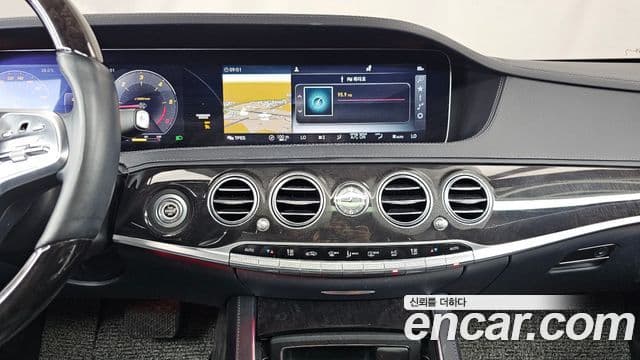 Mercedes-Benz S-Class 2019 — Photo 13/34