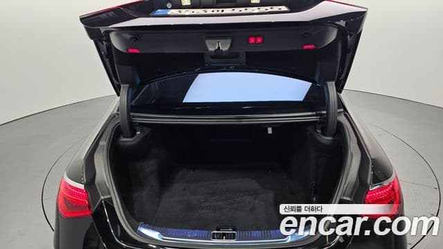Mercedes-Benz S-Class 2021 — Photo 13/36