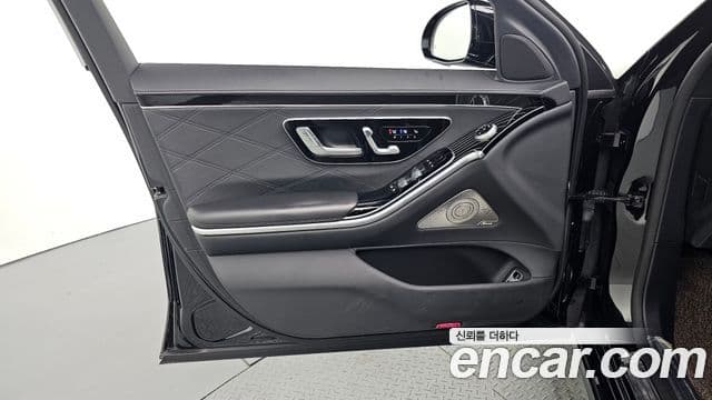 Mercedes-Benz S-Class 2021 — Photo 25/36