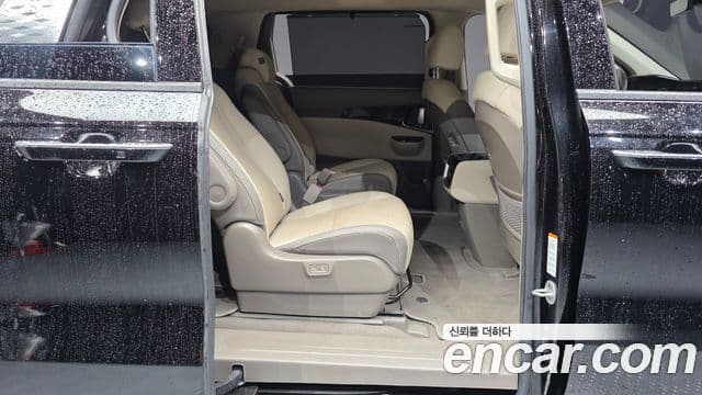 Kia Carnival 2022 — фото 12 из 20