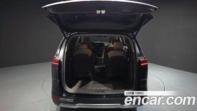 Kia Carnival 2022 — фото 20 из 20