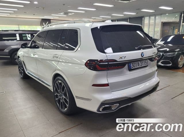 BMW X7 2025 — Фото 1/20