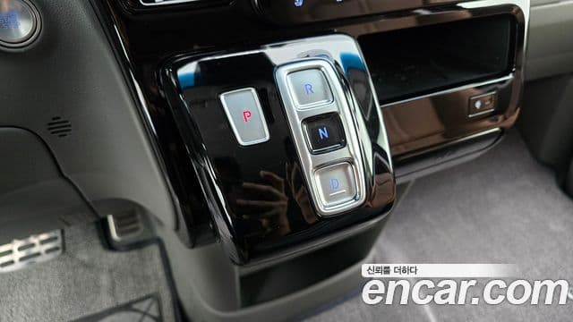 Hyundai Staria 2025 — ფოტო 9/20