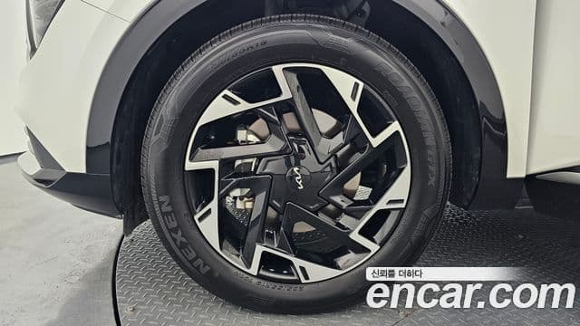 Kia Sportage 2023 — ფოტო 5/20