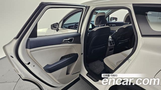 Kia Sportage 2023 — ფოტო 19/20