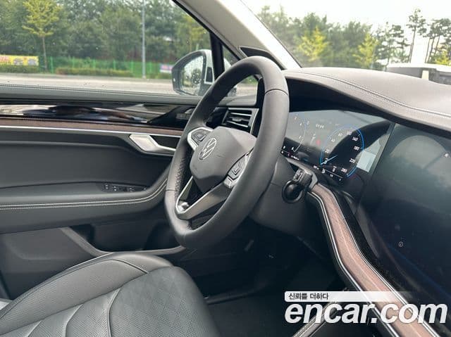 Volkswagen Touareg 2026 — ფოტო 7/20