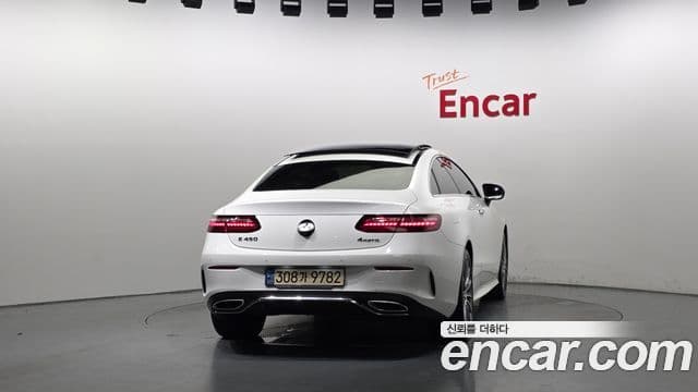 Mercedes-Benz E-Class 2021 — ფოტო 4/20