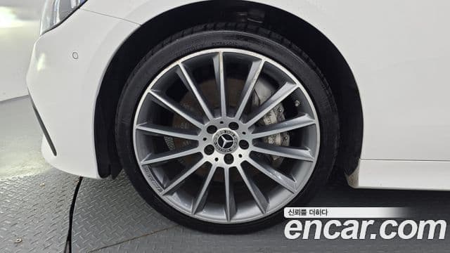 Mercedes-Benz E-Class 2021 — ფოტო 5/20
