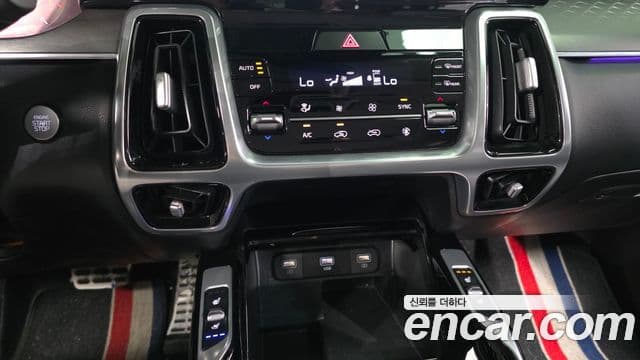 Kia Sorento 2022 — ფოტო 17/20