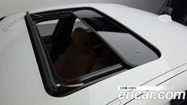 BMW 3 Series 2023 — ფოტო 18/20