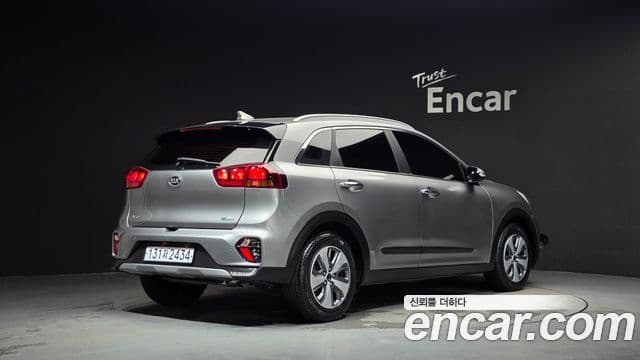 Kia Niro 2021 — ფოტო 2/20