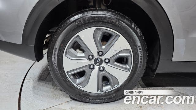 Kia Niro 2021 — ფოტო 5/20