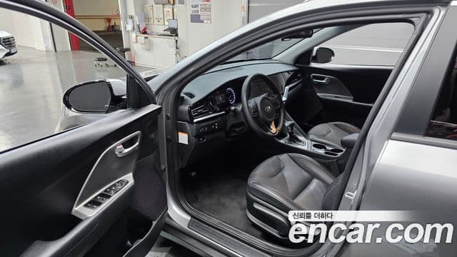 Kia Niro 2021 — ფოტო 10/20