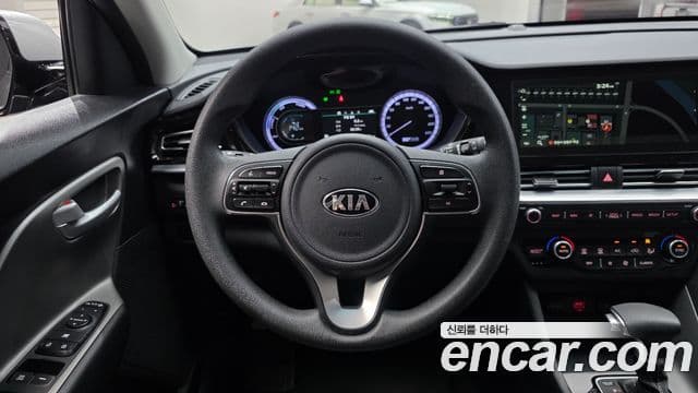 Kia Niro 2021 — ფოტო 15/20