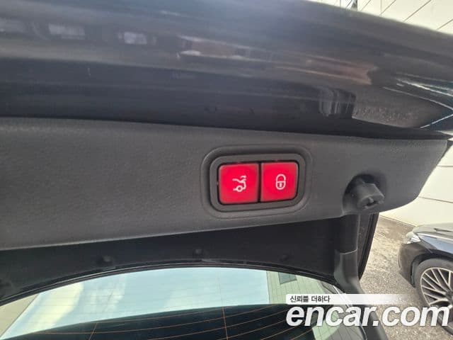Mercedes-Benz E-Class 2021 — фото 15 из 17
