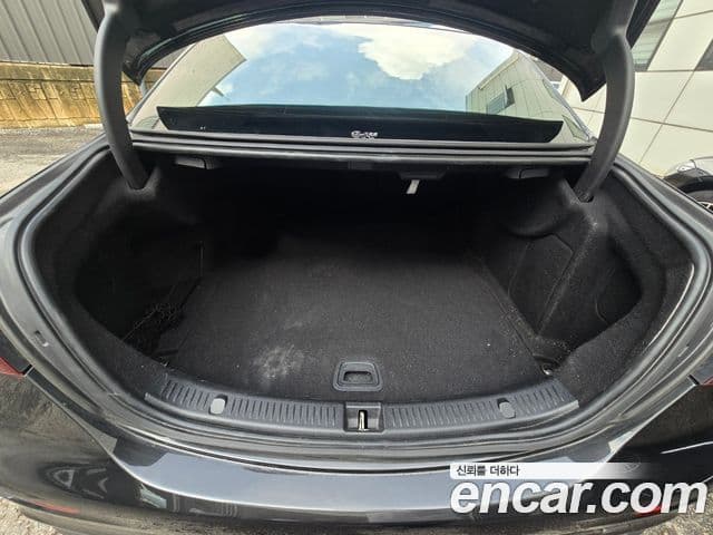 Mercedes-Benz E-Class 2021 — ფოტო 16/17