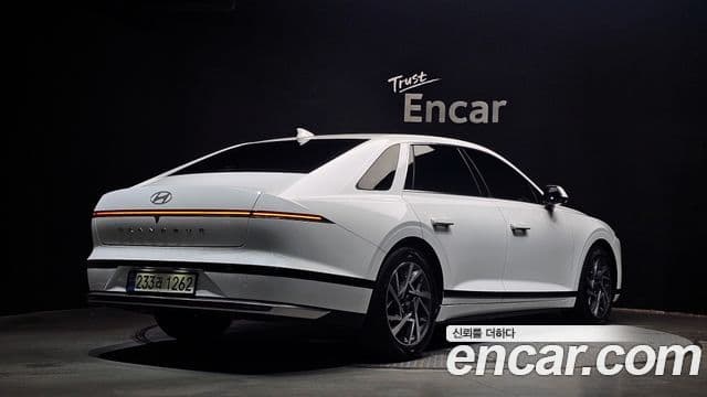 Hyundai Grandeur 2023 — ფოტო 2/20