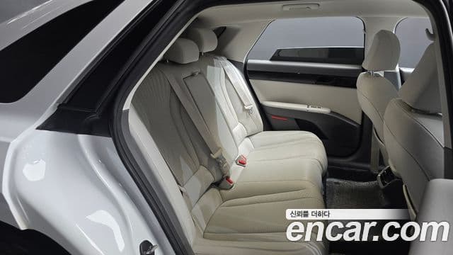 Hyundai Grandeur 2023 — ფოტო 11/20
