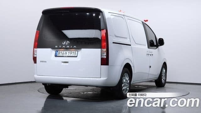 Hyundai Staria 2023 — ფოტო 2/20