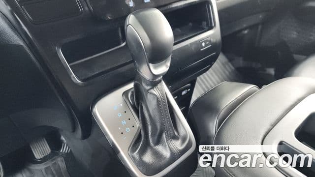 Hyundai Staria 2023 — ფოტო 9/20