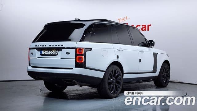Land Rover Range Rover 2021 — ფოტო 15/20