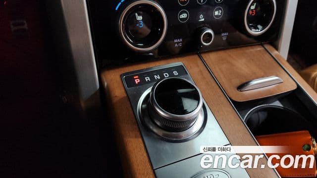 Land Rover Range Rover 2021 — ფოტო 5/20