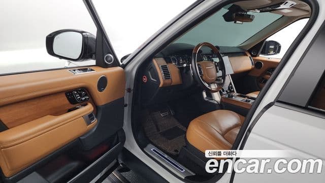 Land Rover Range Rover 2021 — ფოტო 17/20
