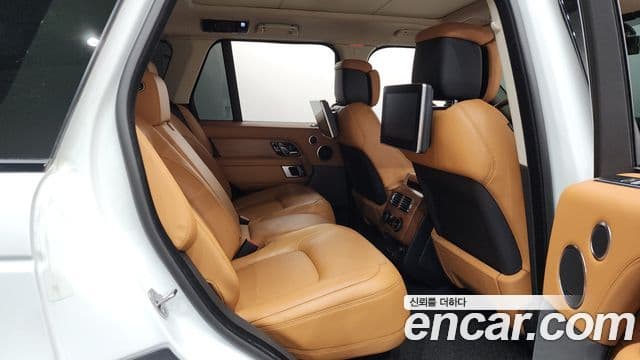 Land Rover Range Rover 2021 — ფოტო 13/20