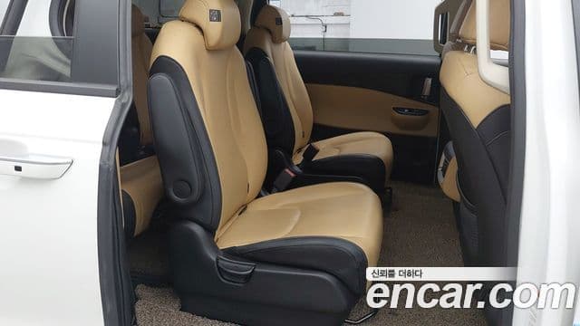 Kia Carnival 2022 — Şəkil 15/20