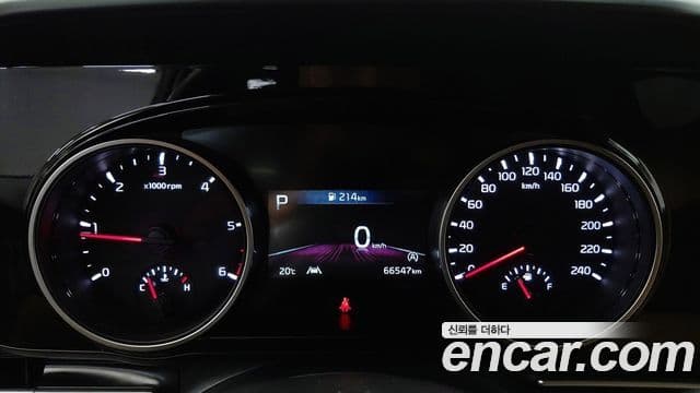 Kia Carnival 2022 — Şəkil 17/20