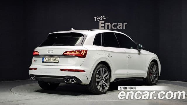 Audi Q5 2021 — ფოტო 1/20