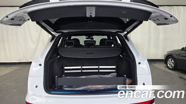 Audi Q5 2021 — ფოტო 19/20