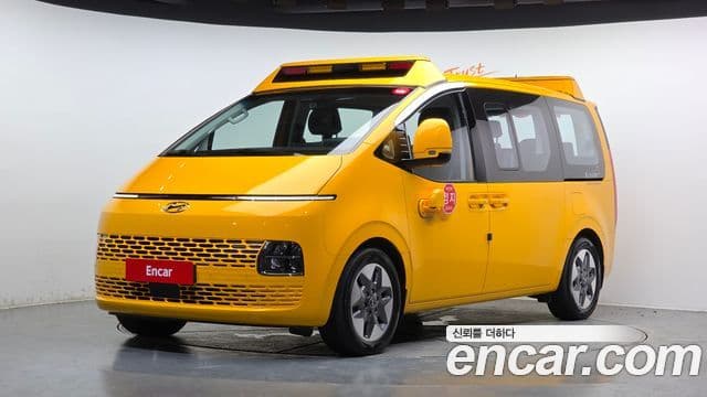 Hyundai Staria 2023 — ფოტო 1/20